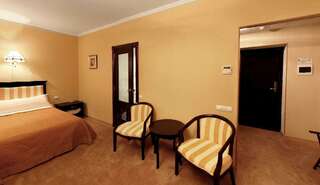 Гостиница Бел Отель Белореченск 3-местный номер стандарт-2